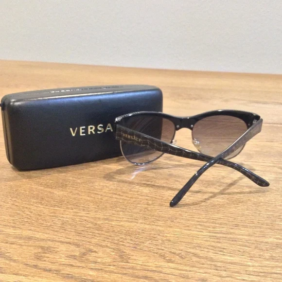 Versace Sunglasses Black w/ Shimmery Silver Patterns - Picture 4 of 10